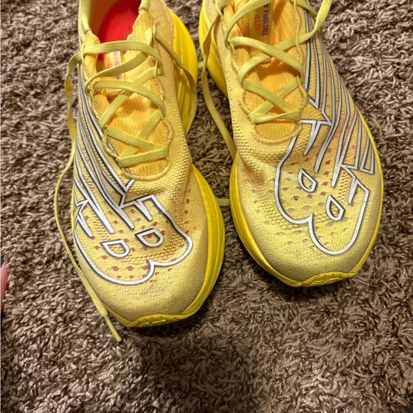 New Balance Fuel Cell Carbon Plated Running shoe size 9 - Picture 4 of 4